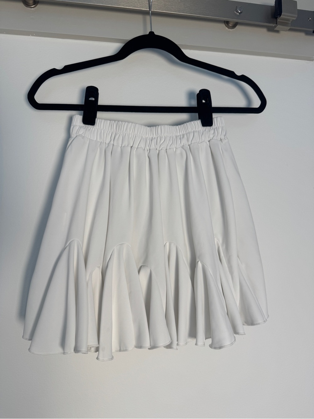Avidlove White Ruffle Hem Skirt Size Medium or Small - Picture 3 of 9